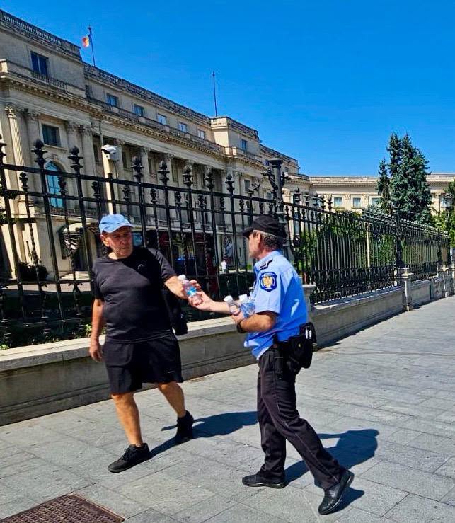 Am împărțit apă la Piața Unirii, Universitate, Piața Romană, Calea Victoriei
