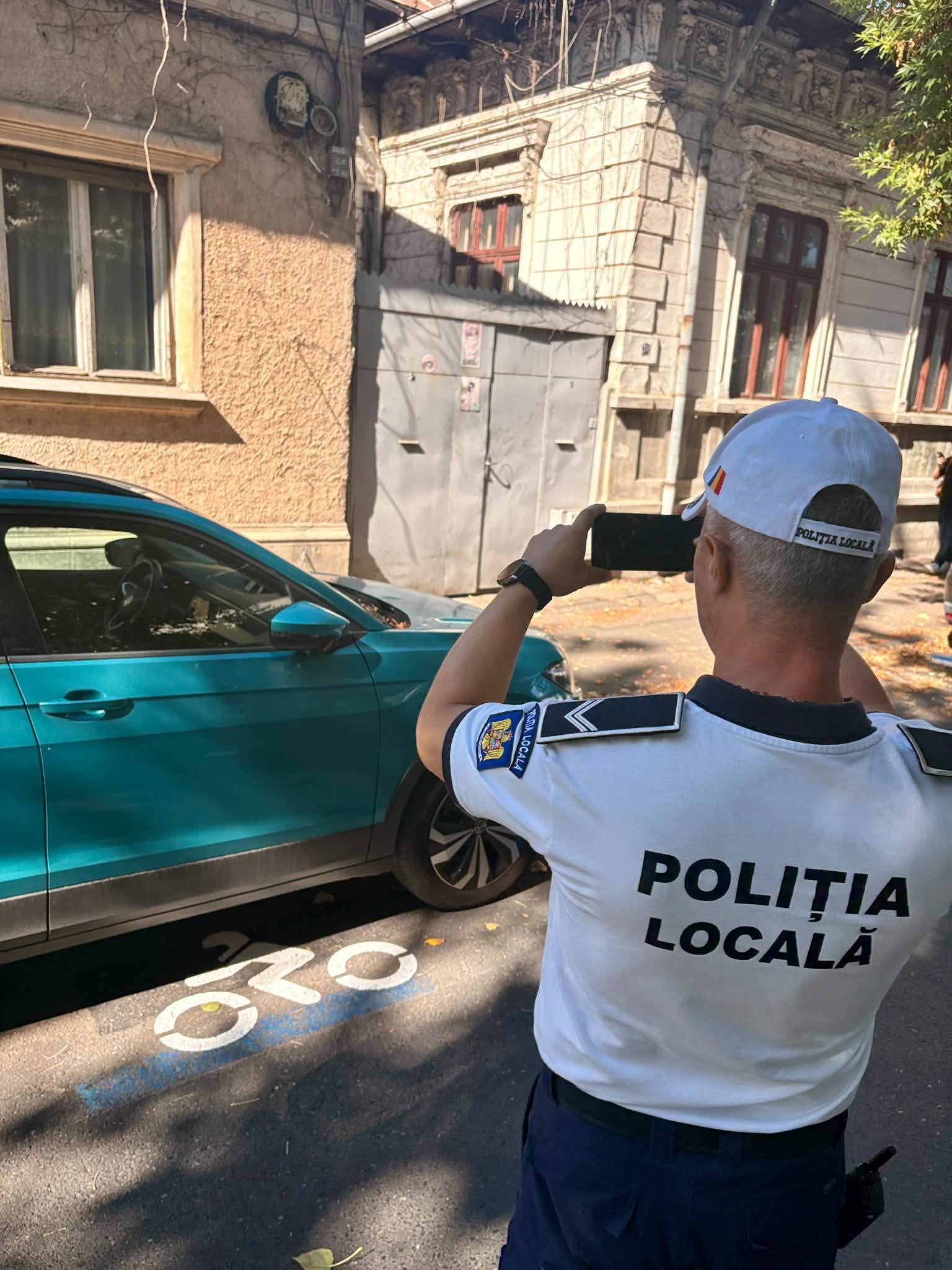 În ultimele două luni au fost aplicate, peste 1.700 de sancțiuni pentru parcarea neregulamentară pe trotuar