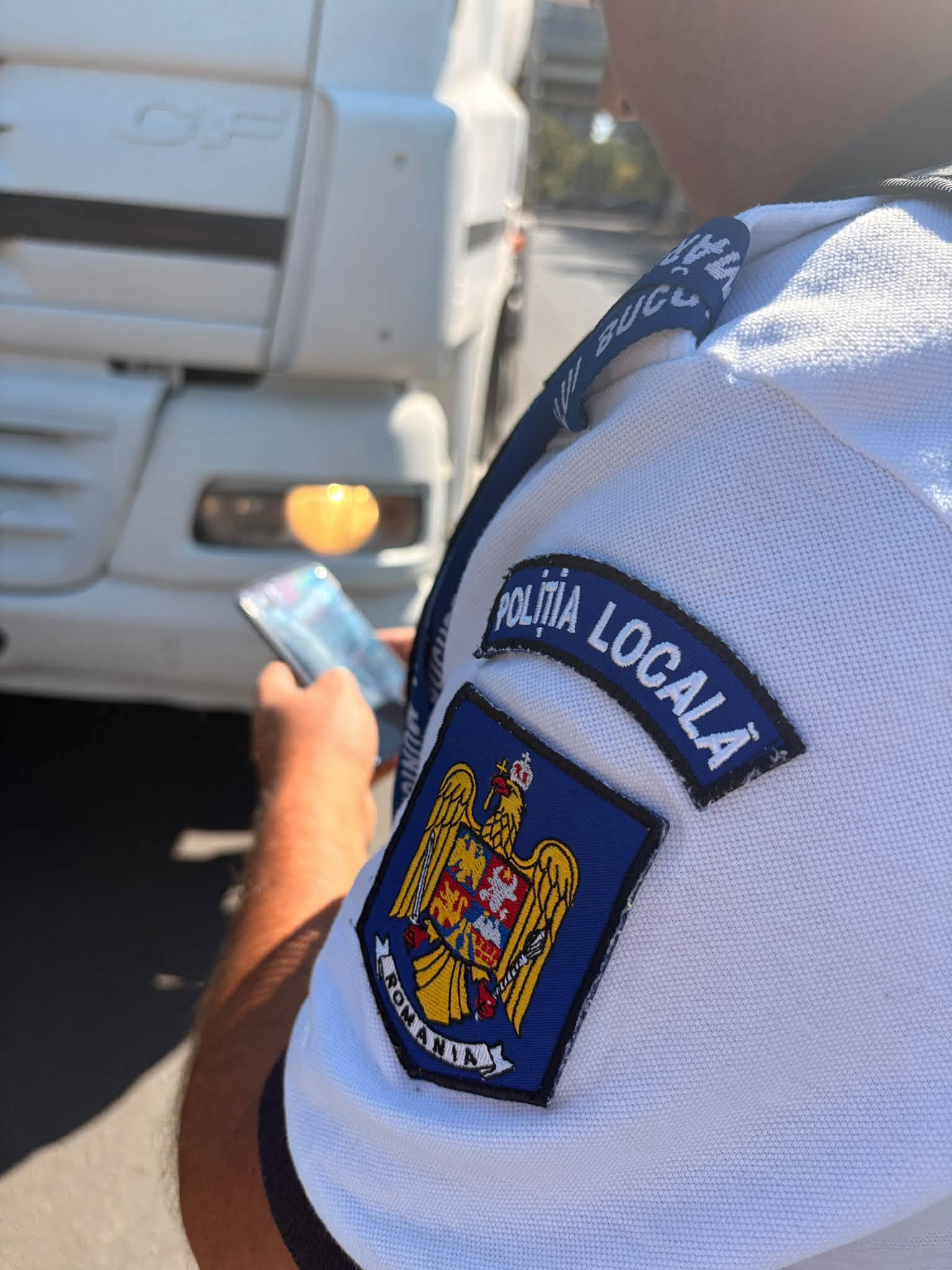 Toate companiile care efectuează transport pe zonele unde există restricții de circulație trebuie să obțină autorizații de la Direcția Transporturi din cadrul Primăriei Municipiului Bucureşti