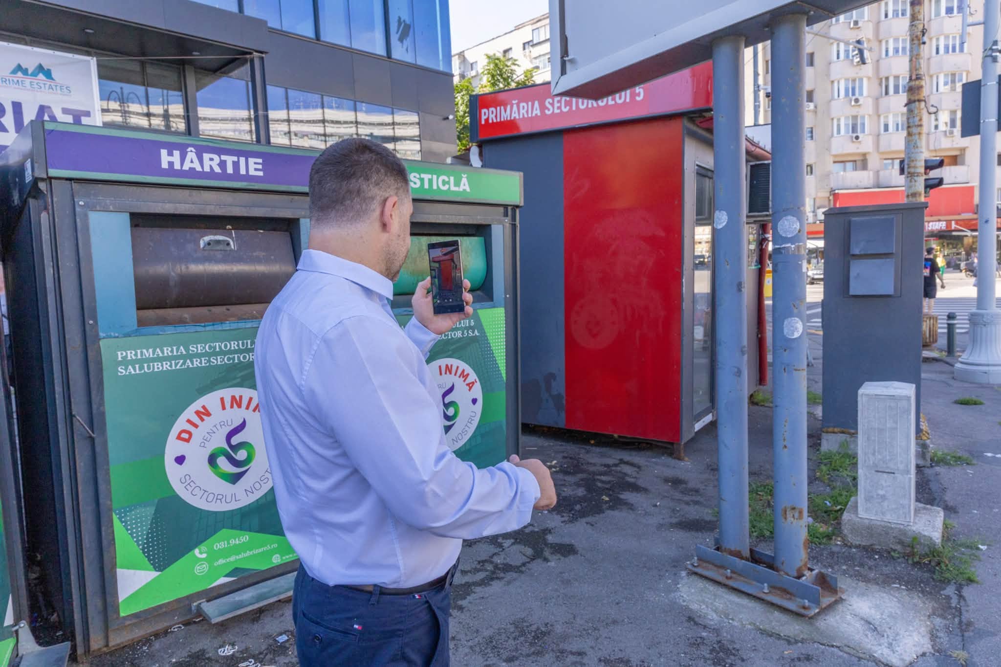 În Sectorul 5, un chioșc nefolosit și mai multe pubele care ocupau domeniul public au fost ridicate, iar zona a fost igienizată