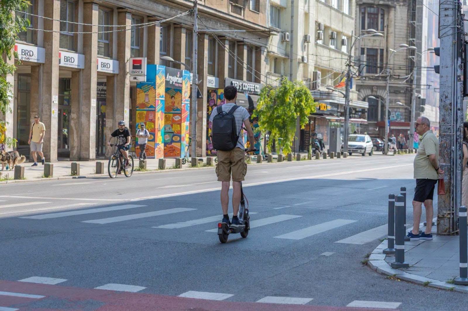 Trotinetele vor putea fi închiriate doar de persoanele care au împlinit 18 ani